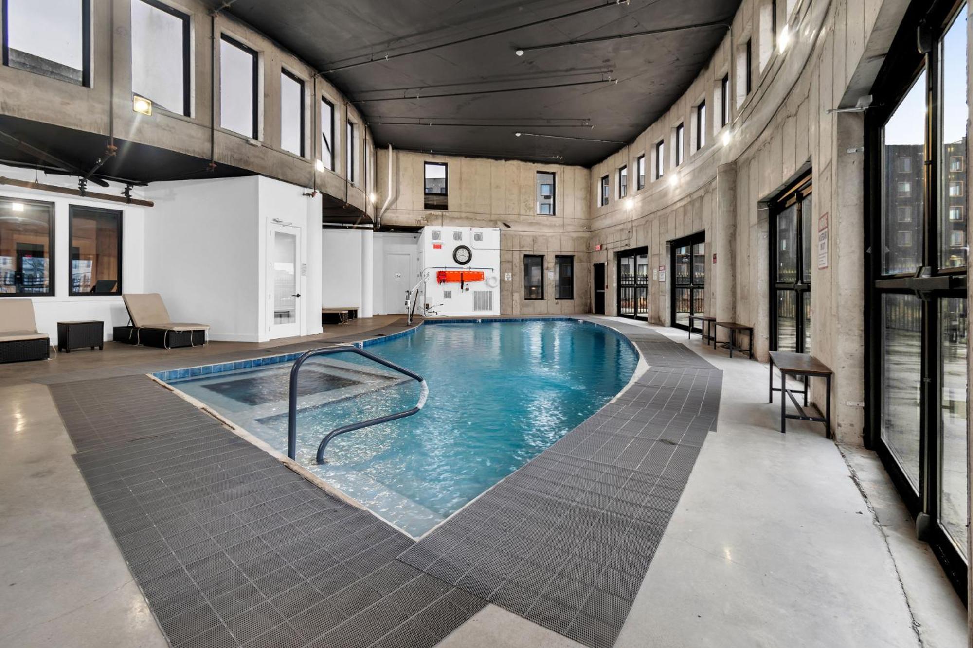 Royal Oasis Indoor Pool, Free Parking, Near Nyc Lägenhet Elizabeth Exteriör bild